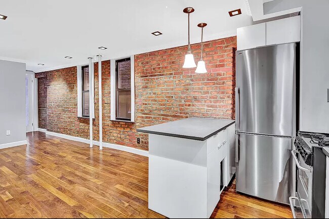 Building Photo - 124 Mulberry St