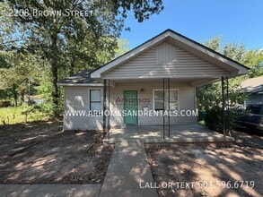 Building Photo - 2208 Brown St