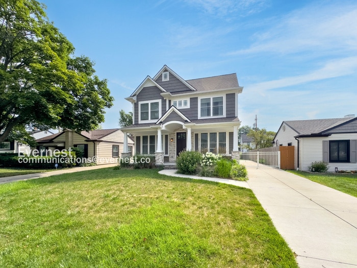 Primary Photo - 3712 Elmhurst Ave