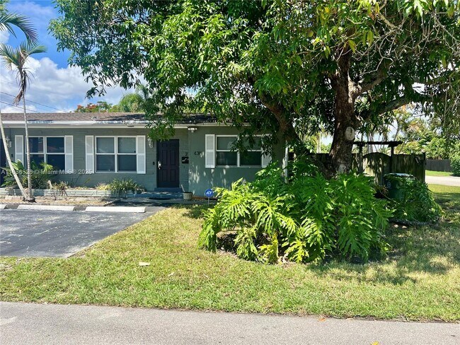 Building Photo - 630 NE 15th Ct