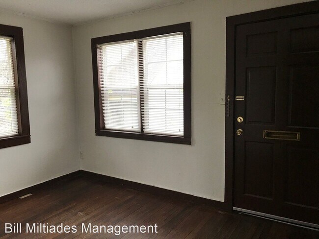 Foto del edificio - 1 br, 1 bath House - 205 1/2 West 61st St.