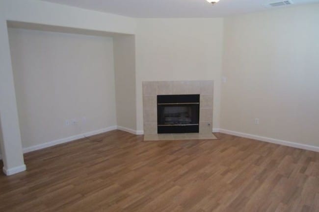 Building Photo - 1647 Dewey St