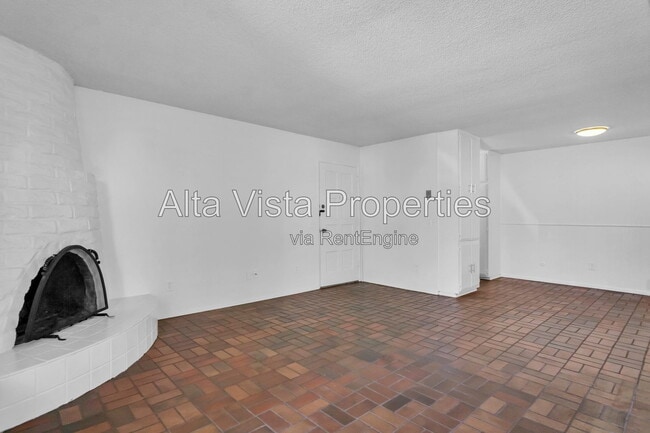 Building Photo - 325 Rosemont St