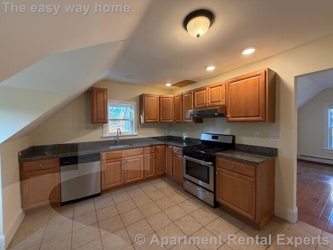 Building Photo - 102 Sycamore St