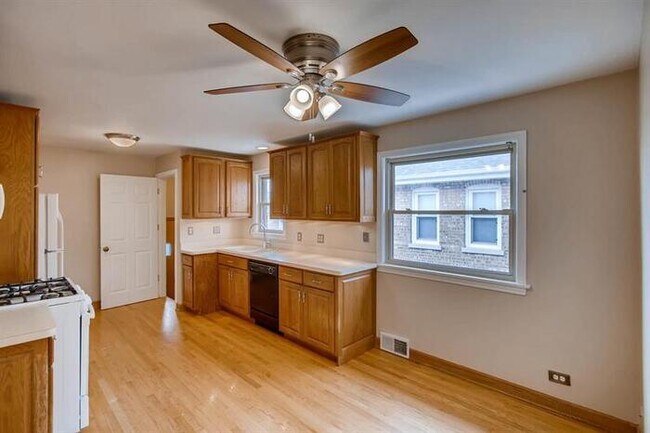 Foto del edificio - 3137 W 101st St
