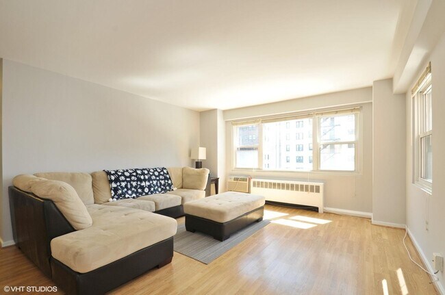 Foto del edificio - 2909 N Sheridan Rd
