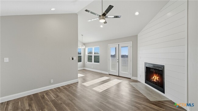 Building Photo - 1005 N LBJ Dr