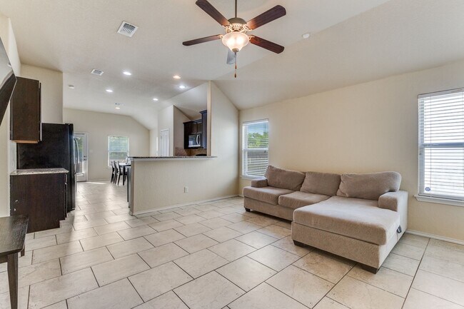 Foto del edificio - 3-BEDROOM, SINGLE STORY HOME IN CANDLEWOOD PARK