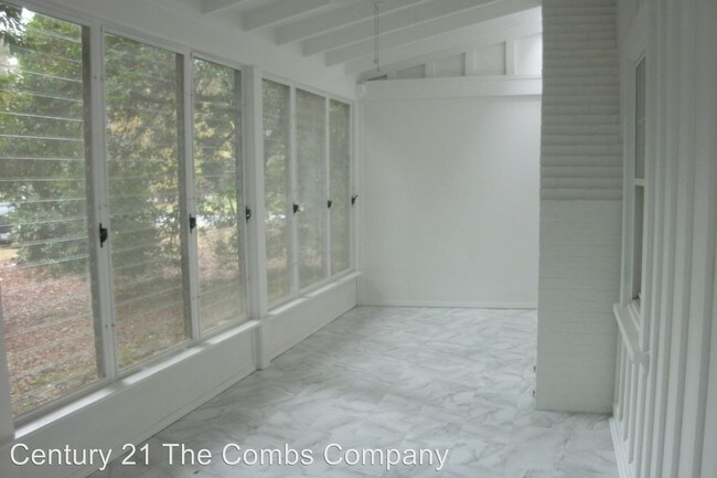 Foto del edificio - 3 br, 1.5 bath House - 1112 Western Avenue