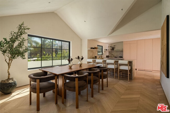 Building Photo - 8353 Sunset View Dr