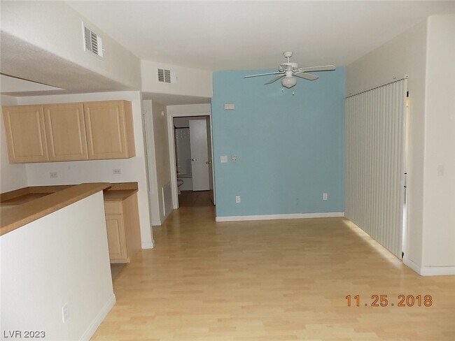 Foto del edificio - 8250 N Grand Canyon Dr