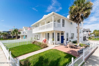 Building Photo - 2102 First St