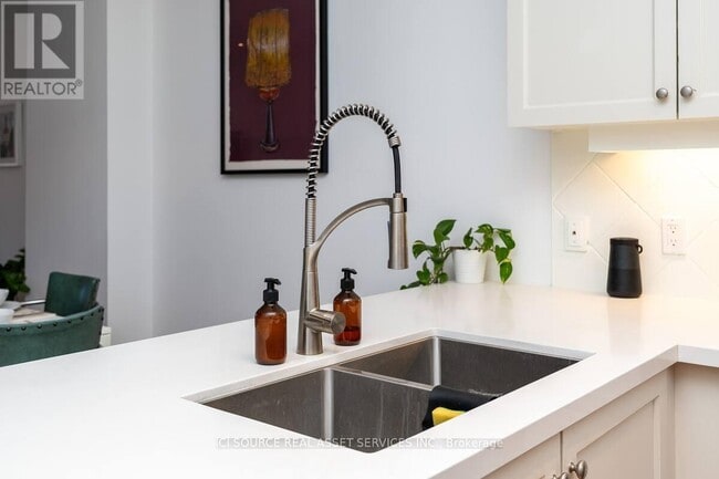 Building Photo - 25 Rankin Crescent