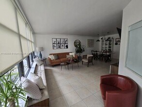 Building Photo - 1440 Brickell Bay Dr