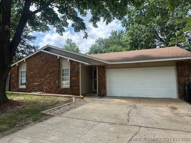 Primary Photo - 1100 S Lions Ct