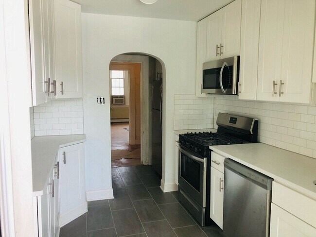 Kitchen - 402 Berkley Rd