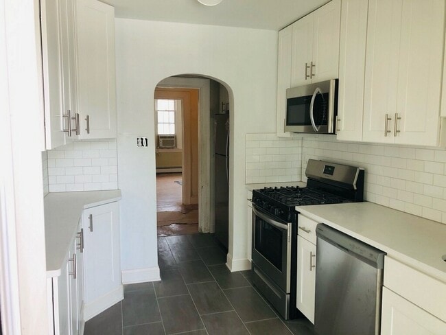 Kitchen - 402 Berkley Rd
