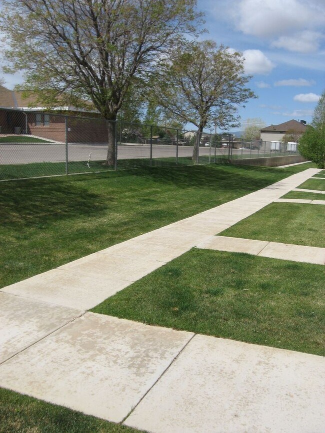 Foto del edificio - 3 Bedroom 2.5 Bath Townhouse