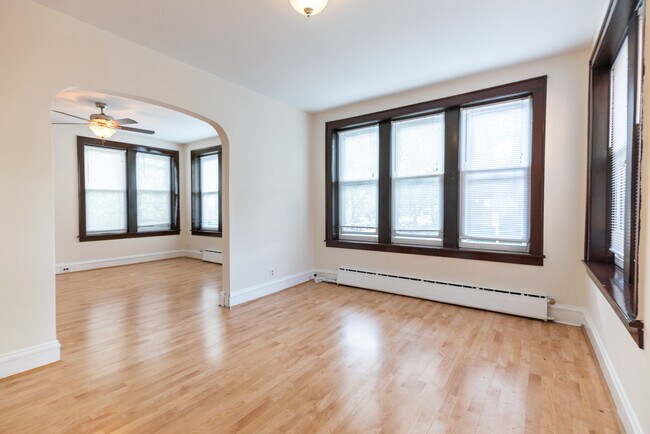 Foto del edificio - 2424 W Fargo Ave