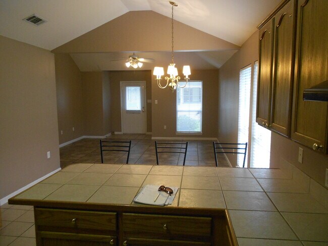 Foto del edificio - 1368 Harwich Dr