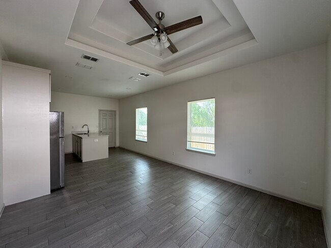 Foto del edificio - 2700 W Mile 5 Rd
