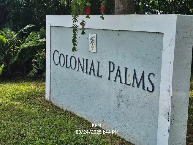 Foto del edificio - 1109 Colonial Palms Way