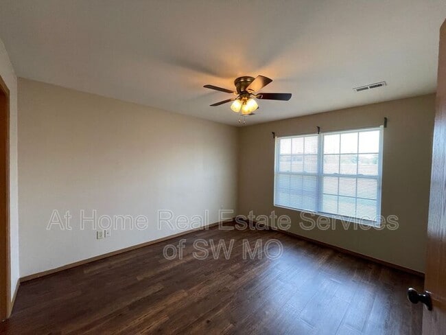 Building Photo - 1117 S Clifton Ave