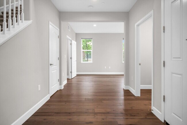 Foto del edificio - Available now | 3 bedroom + office | 3 full bath | Solar