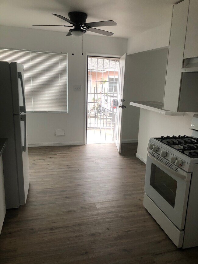 Kitchen & Dinning Area - 10515 Burin Ave