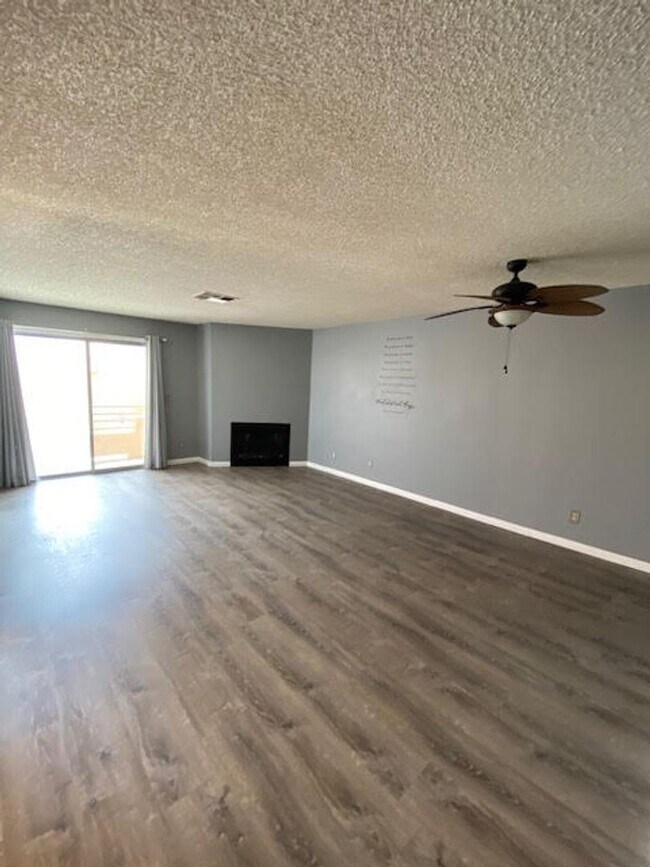 Building Photo - 2 br, 2 bath House - 2240 Highpointe Dr #203