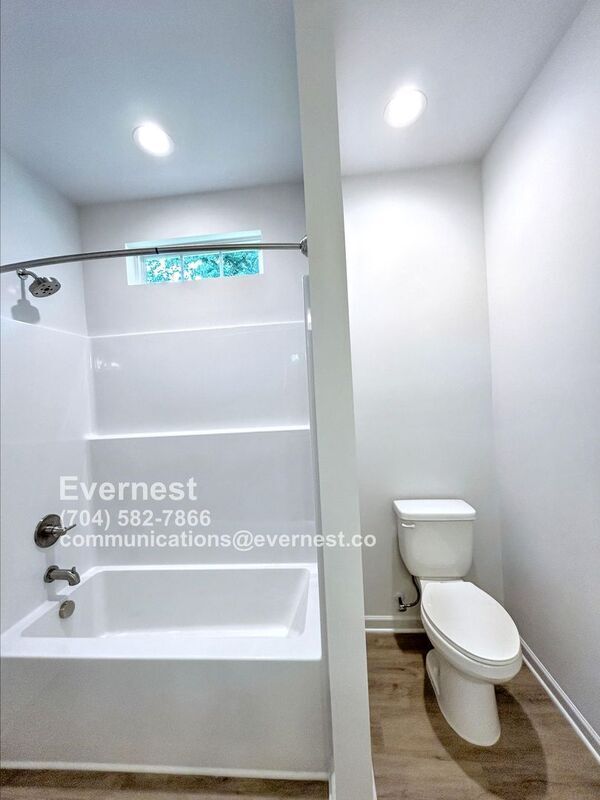 Foto del edificio - 1808 Hemlock Ave