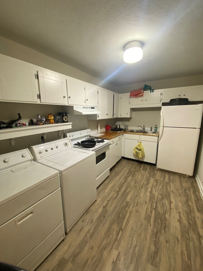 Foto del edificio - 3344 Falls Creek Dr