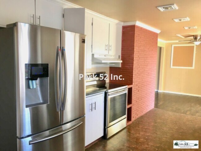 Building Photo - 1122 Lenore Dr