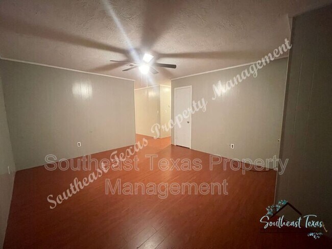 Foto del edificio - 6255 Warren St