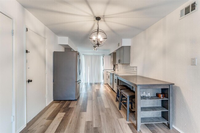 Building Photo - 8087 Meadow Road Unit 229