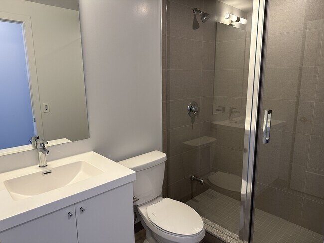 Photo du bâtiment - 1019 Simcoe St N