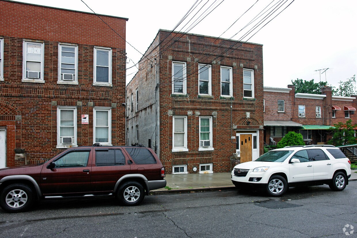 Primary Photo - 3015 Matthews Ave