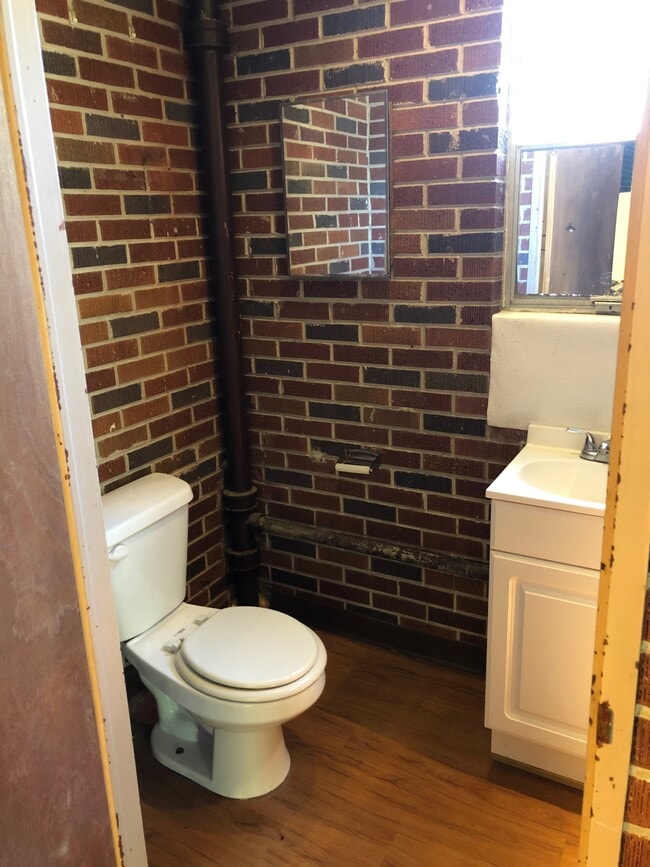 Foto del edificio - 2-102 Catherine Ave