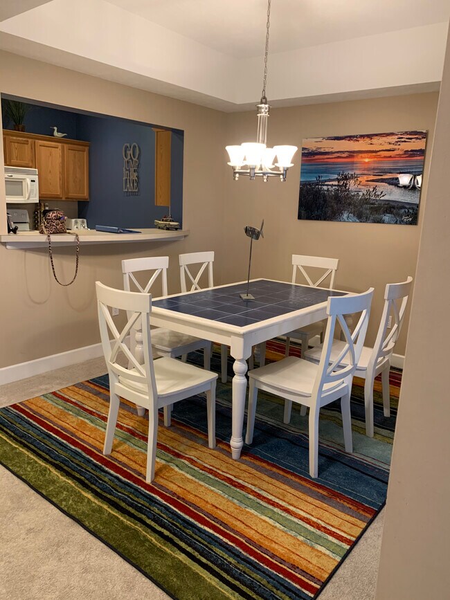 Dining - 208 S Robert St