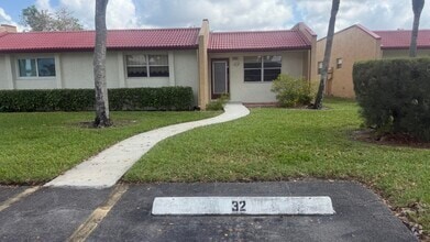 Building Photo - 425 Lake Helen Dr
