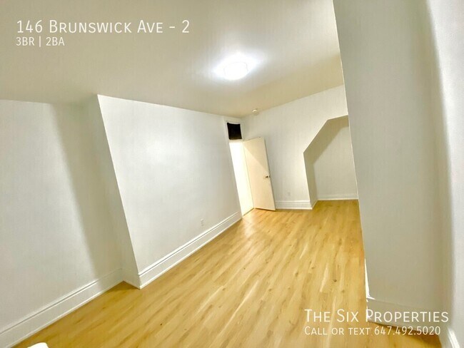 Photo du bâtiment - Little Italy Three-Bedroom Apartment