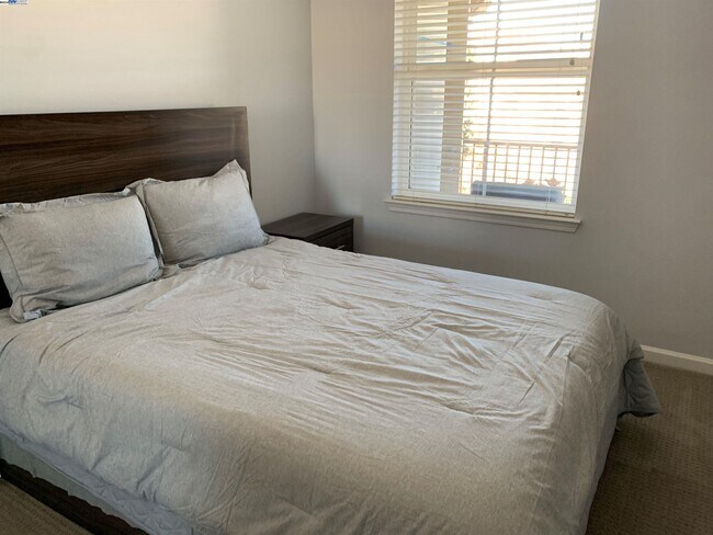 Building Photo - 3360 Maguire Way