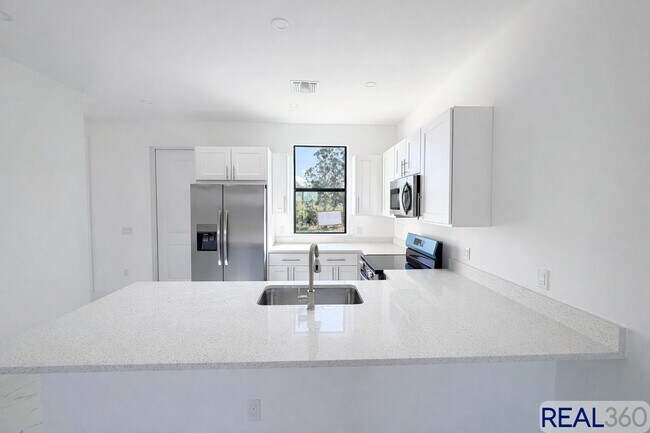 Foto del edificio - 828-830 Holmes Ave