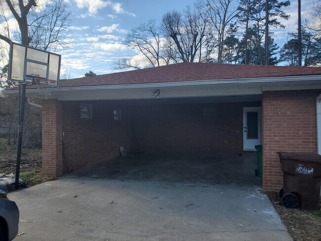 Building Photo - 601 Pineburr Rd