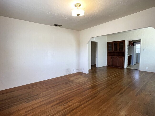 Foto del edificio - Centrally Located Two Bedroom Home