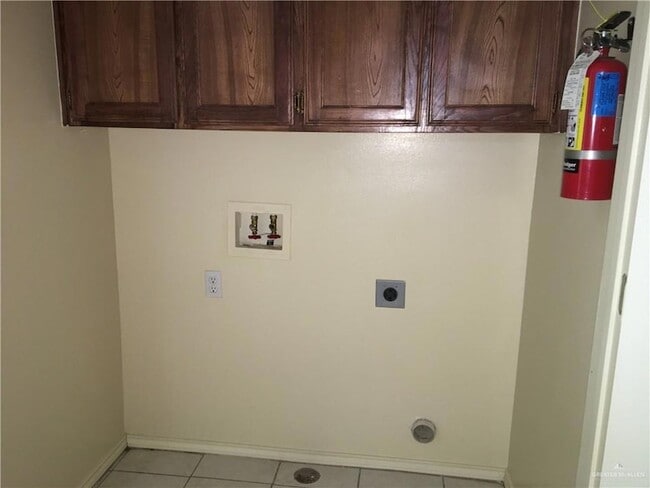 Building Photo - 2002 Angus St