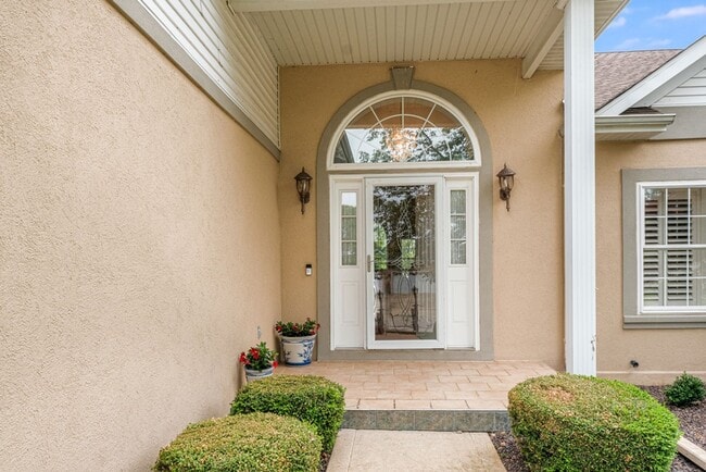 Building Photo - 3 Bed, 3 Bath Condo for Rent – Available August 10th