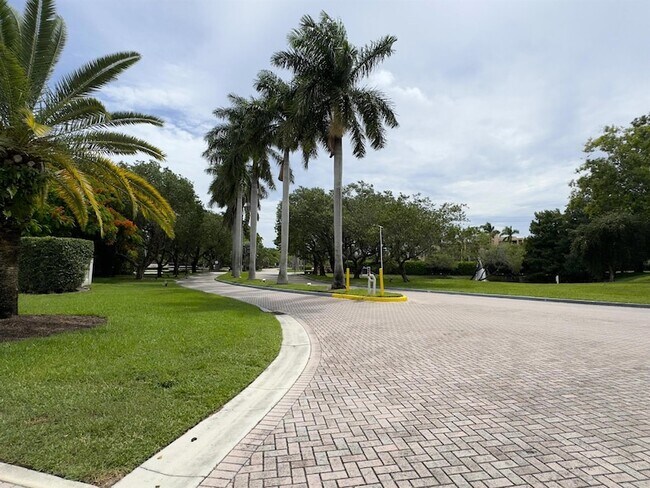 Foto del edificio - 1000 Crystal Way