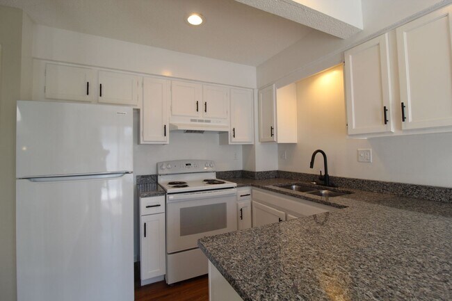 Foto del edificio - Updated 2 Bedroom 1.5 Bath Duplex In Olathe