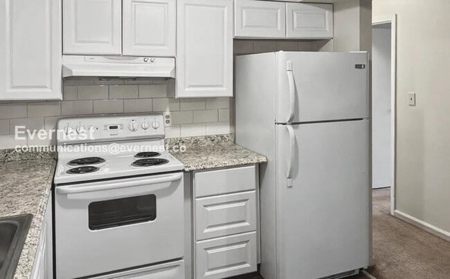 Building Photo - 1450 Slade Ave